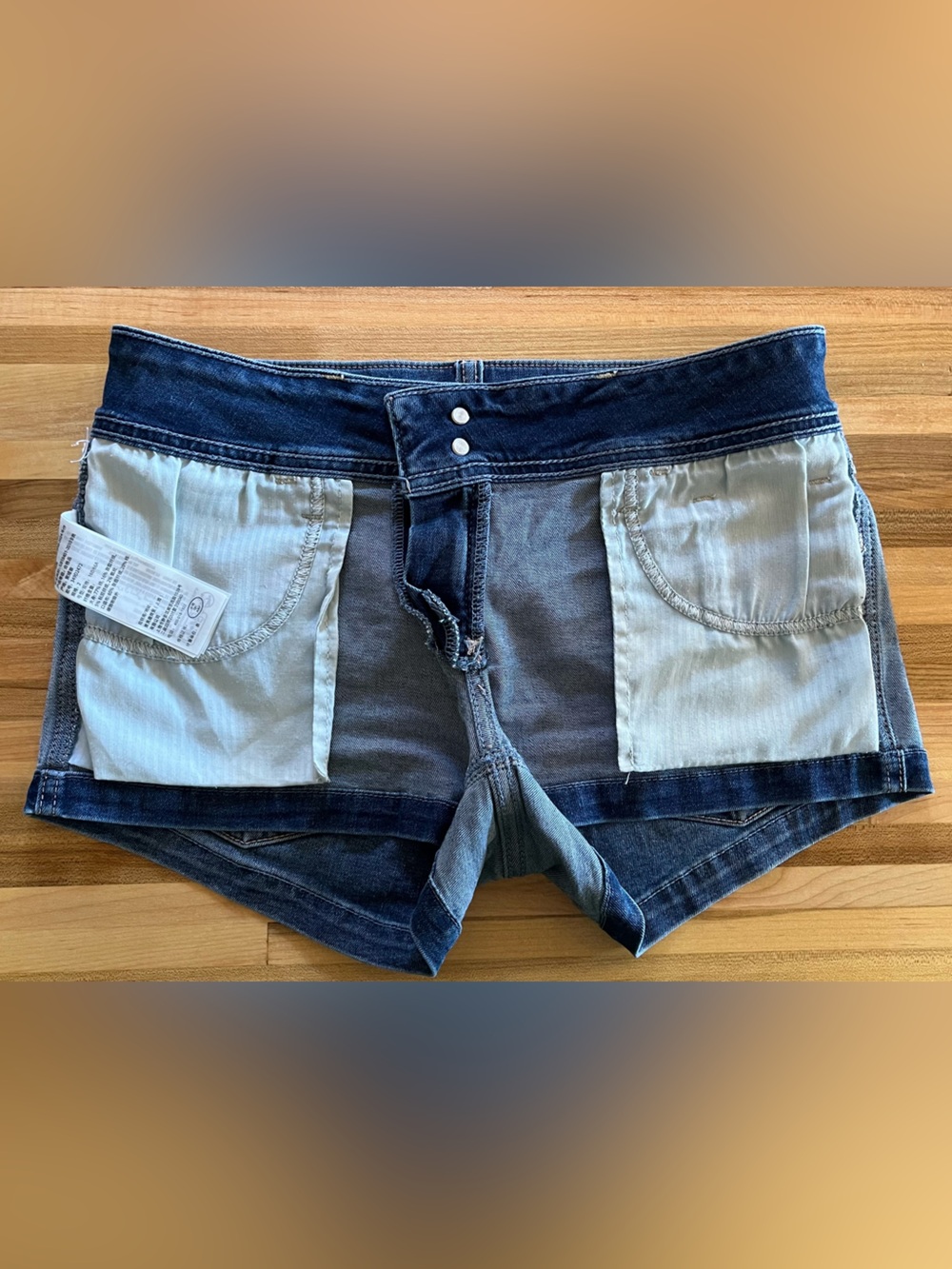 Hollister Low Rise Shortie Shorts- size 2 - Picture 6 of 8